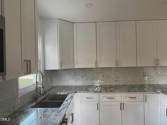 3rd image of 3415 Carolyn Dr