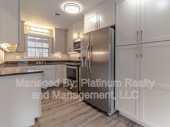 3rd image of 313 Kingswood Ct