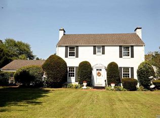 7 Lawrence Ln, Bay Shore, NY 11706