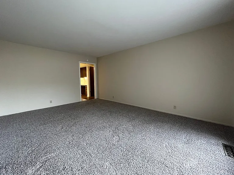 3526 E 48th Pl — Photo 2