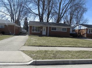 22600 Violet St, Saint Clair Shores, MI 48082