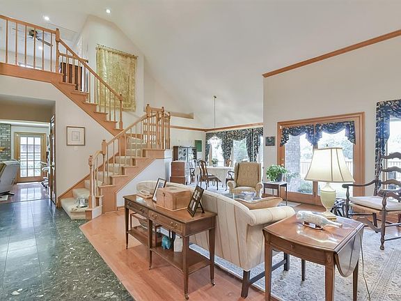 5th image of 817 Turnberry Dr