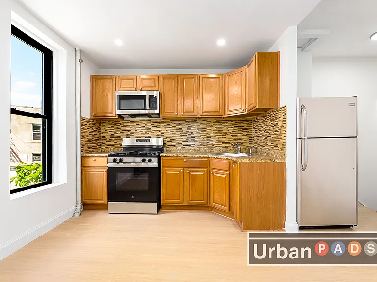 461 Pulaski St #2B — Photo 3