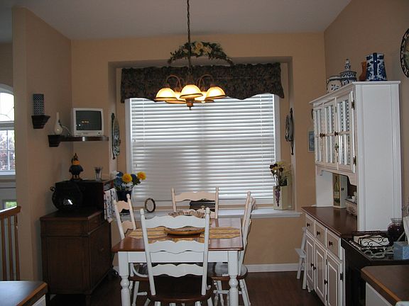 3rd image of 214 Stratford Dr