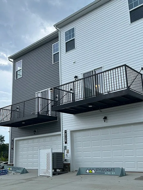3 bed, 2.5 bath, 1606 sqft, $2,550 — Photo 2