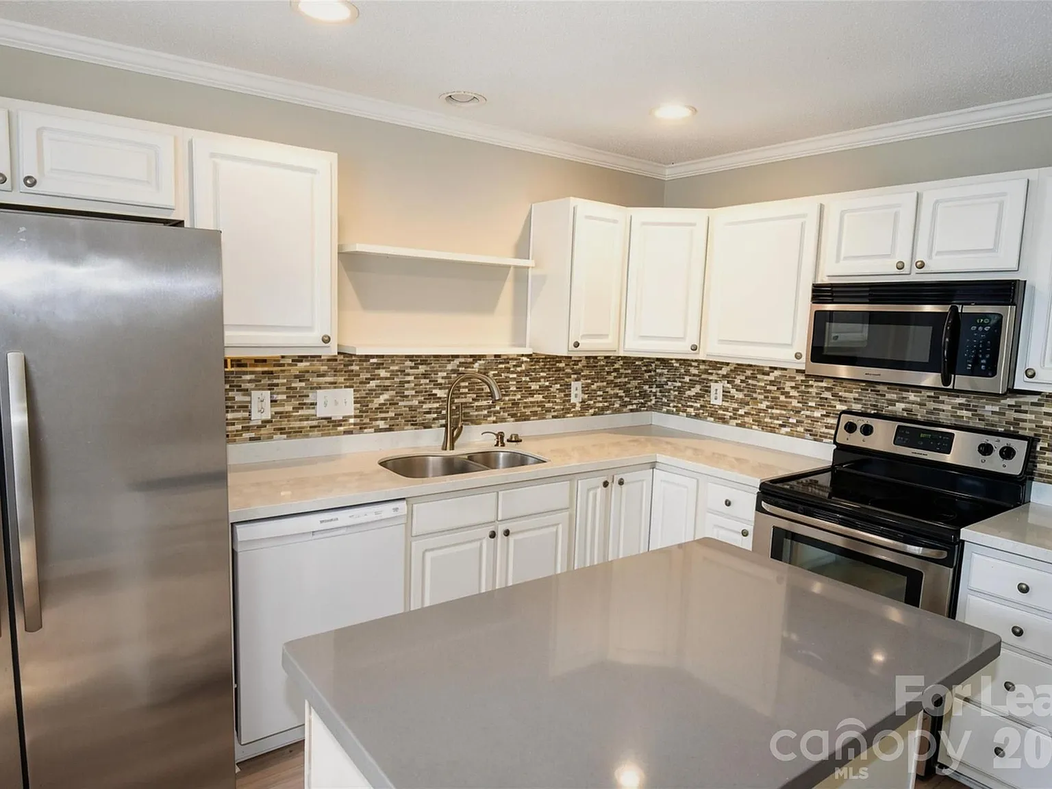 2 bed, 2.5 bath, 1325 sqft, $1,795 — Photo 3