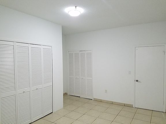 4th image of 2700 Collins Ave APT 112