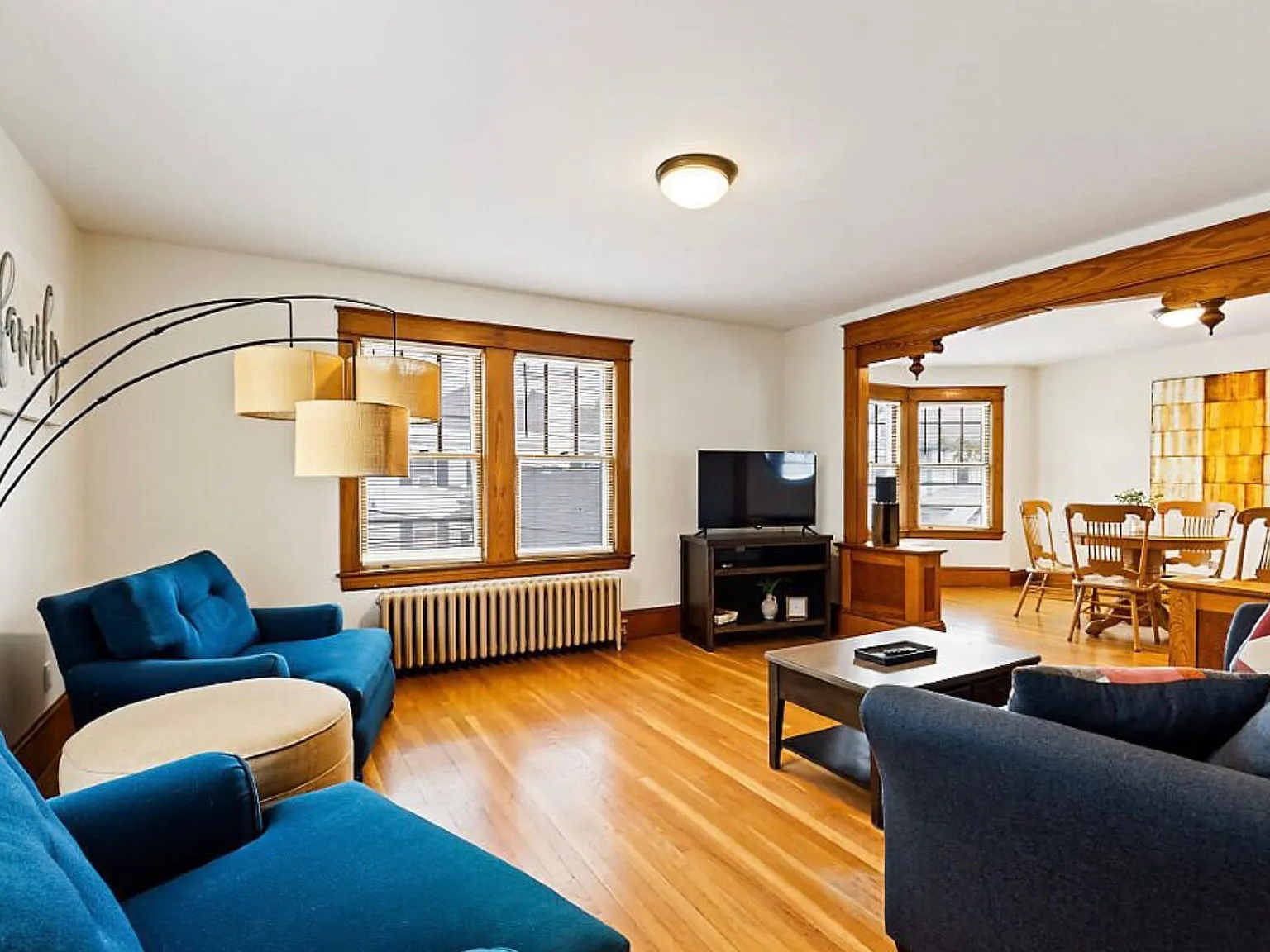 3 bed, 1.0 bath, 1600 sqft, $2,000 — Photo 2