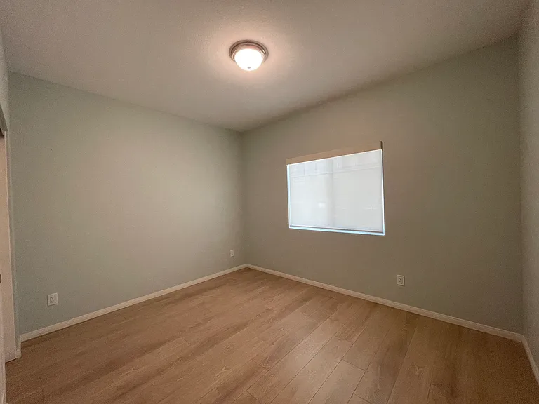 132 E Washington Ave — Photo 9