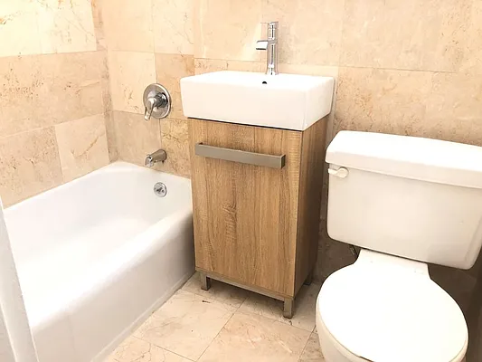 Rented by Sky Management | media 17