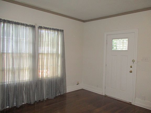 Use as Living Rm or 4th Bdrm