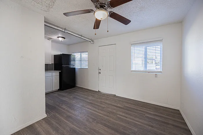 2537 E Willetta St #1 — Photo 8