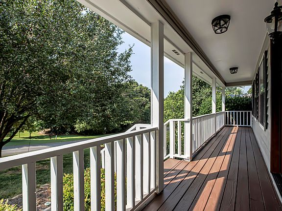 4th image of 1704 El Prado Dr