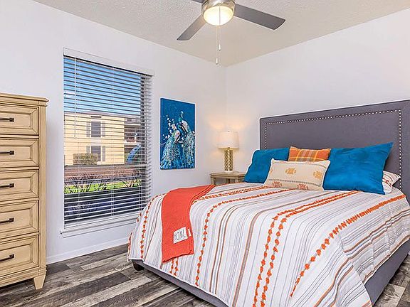 5th image of 4400 Paluxy Dr #2023