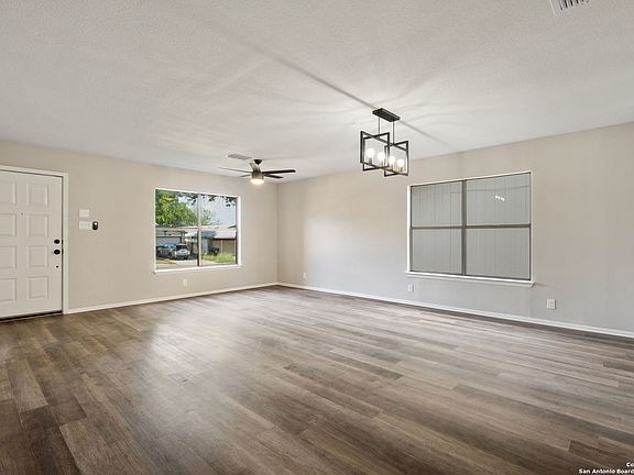 5th image of 10002 MISTY PLAIN DR