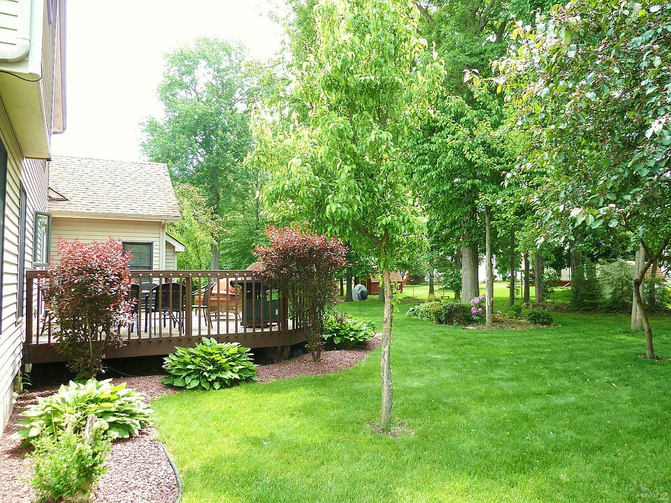 Spacious Deck off Kitchen