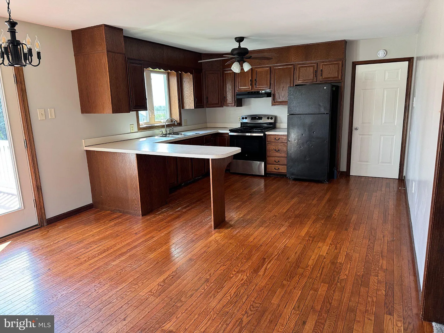 3 bed, 2.0 bath, 1568 sqft, $2,600 — Photo 4