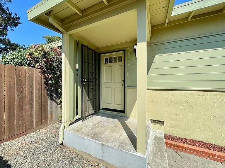 3063 Linda Vista Ave — Photo 4