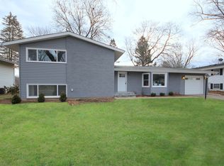 752 Kenwood Ave, Libertyville, IL 60048