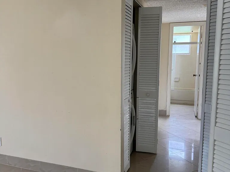 9921 Three Lakes Cir #9921 — Photo 36