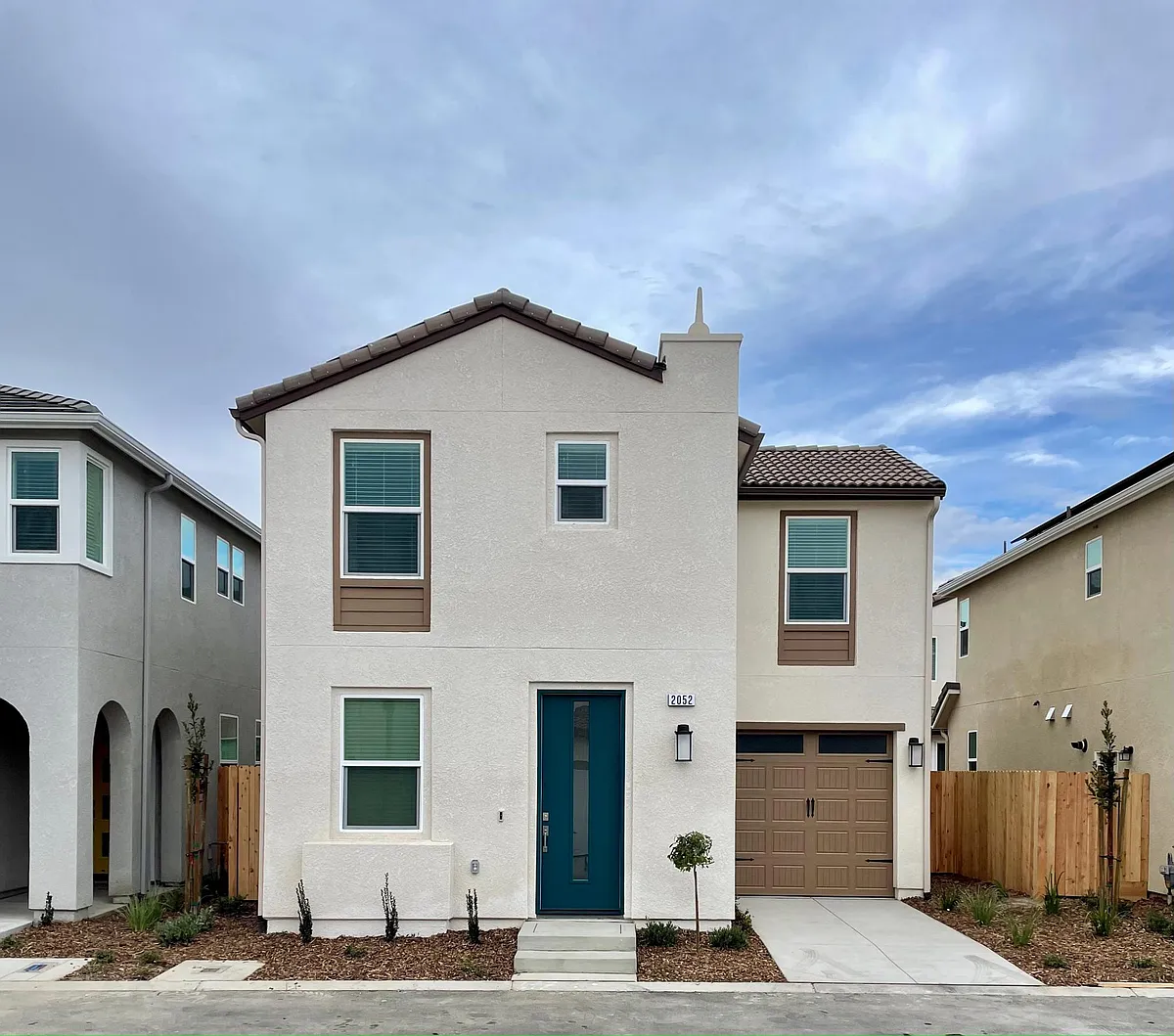 Building Photo - 2052 N Rogers Ln