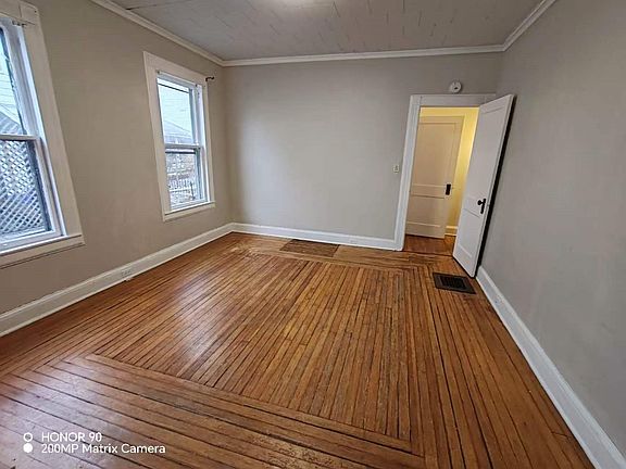5th image of 116 Leroy St