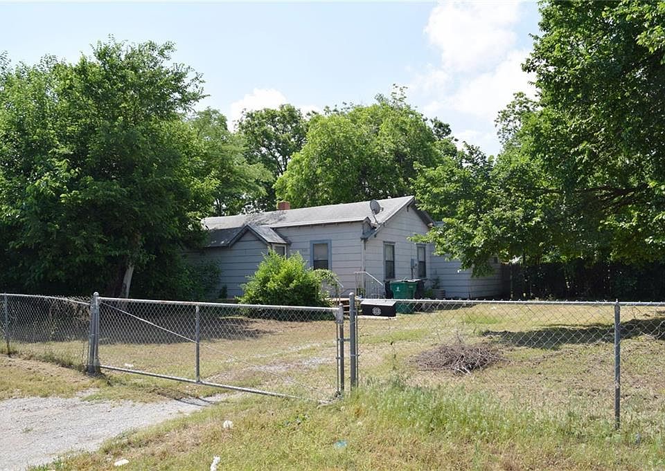 1st image of 3020 SW 28th St