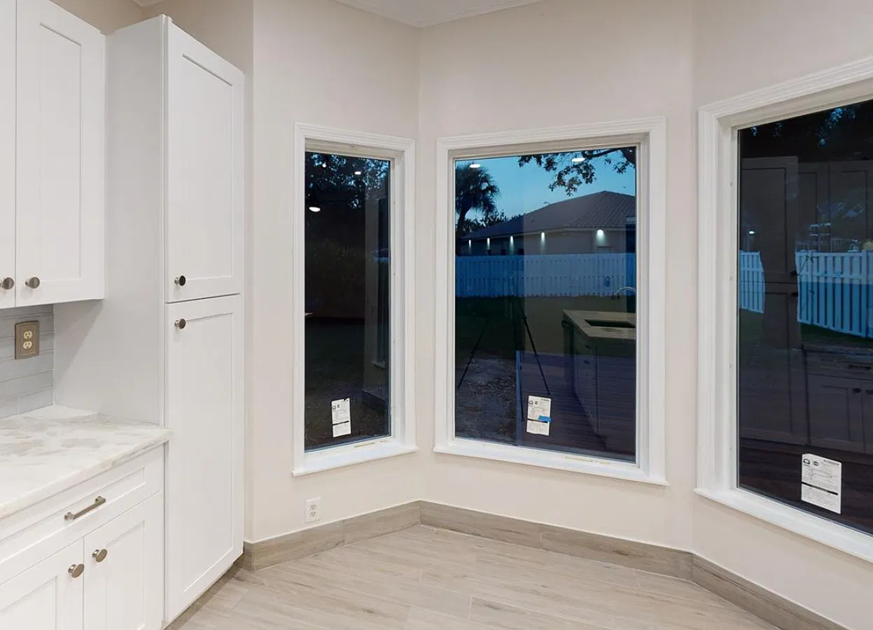5 bed, 3.5 bath, 1923 sqft, $6,200 — Photo 2