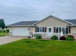 1727 Pinewood Dr, Worthington, MN 56187
