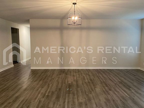 5th image of 210 Ridge View Cir