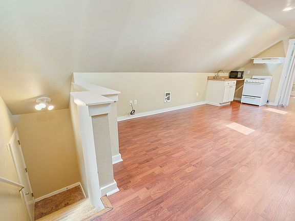 3rd image of 2154 NW Everett St APT C