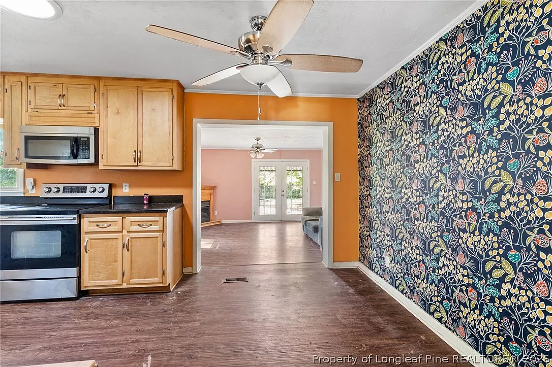 3 bed, 1.5 bath, 1332 sqft, $1,900 — Photo 4