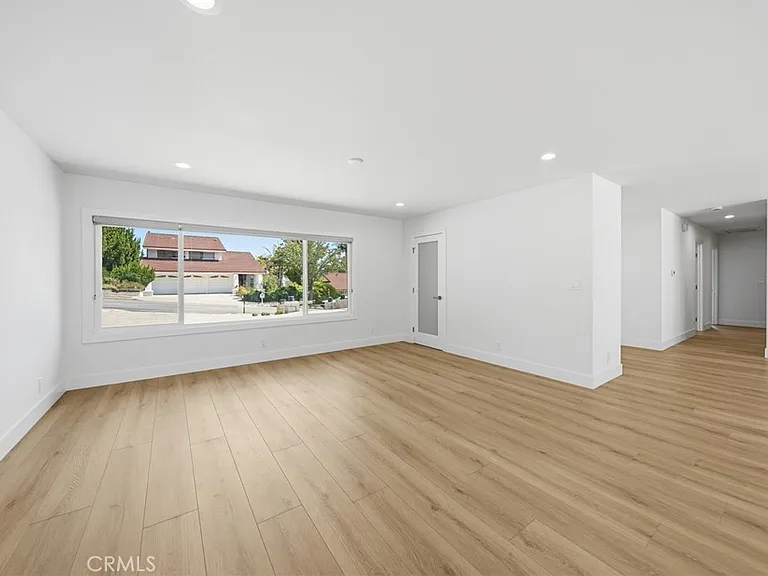 520 W Country Hls — Photo 12