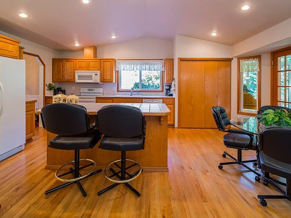 5th image of 10617 168th Ave NE