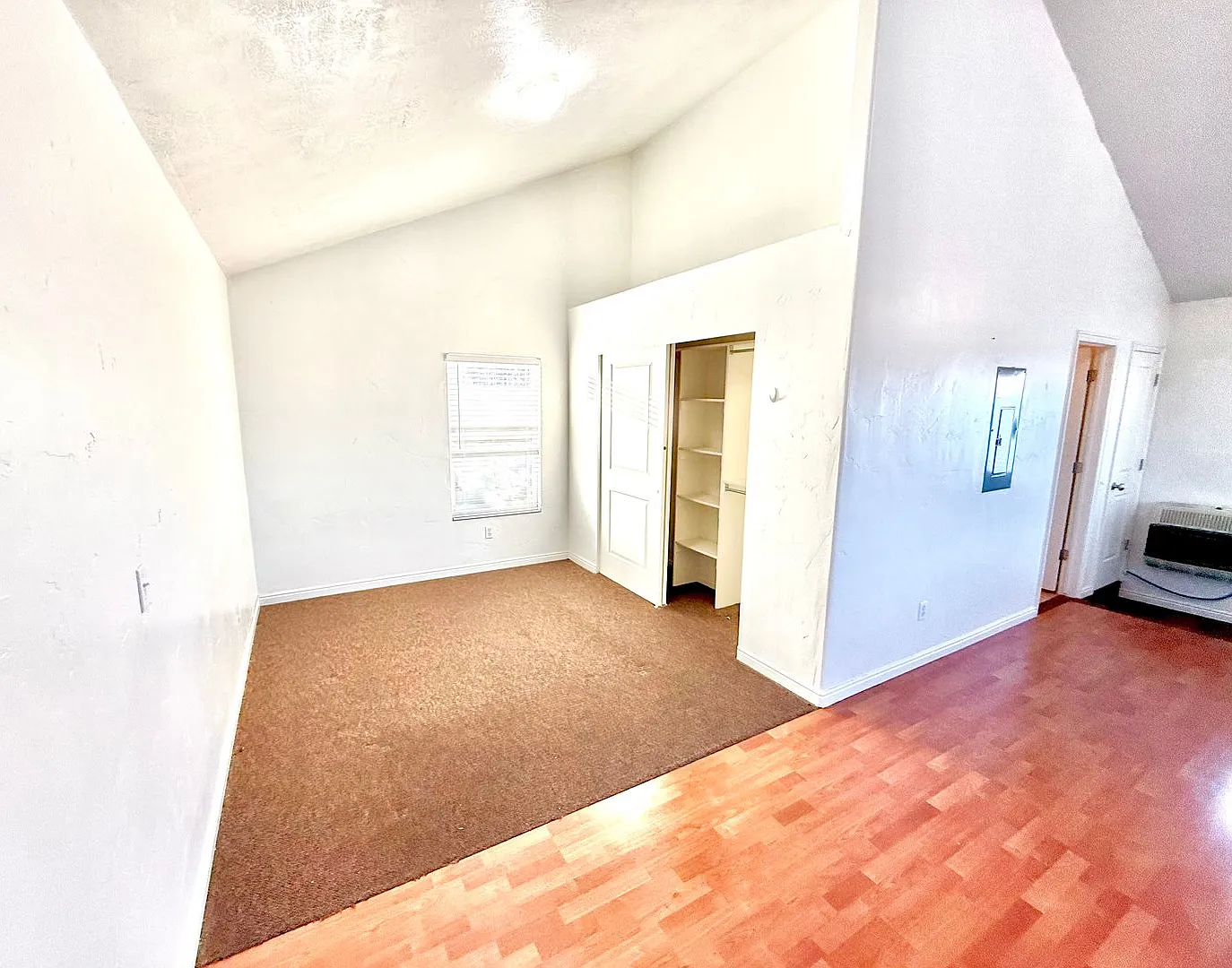 Beautiful Daybreak Studio Apartment with Private Entrance & Community Amenities — Photo 3