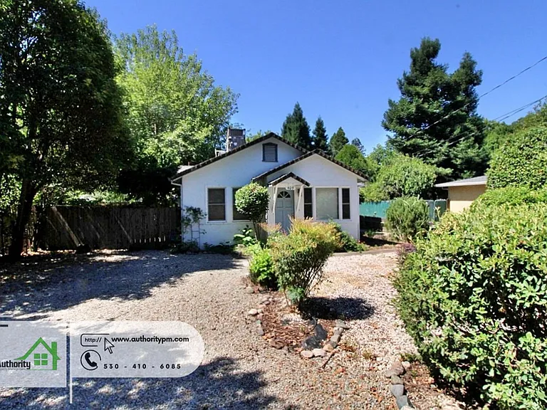 409 Smile Pl — Photo 2