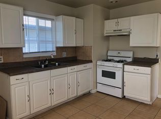 558 Willow Dr, Bakersfield, CA