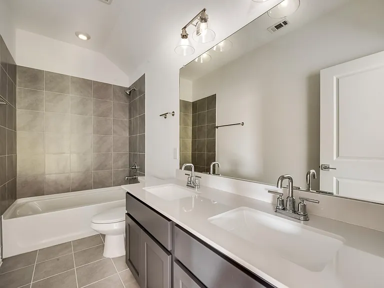 1820 Purtis Creek Dr — Photo 6