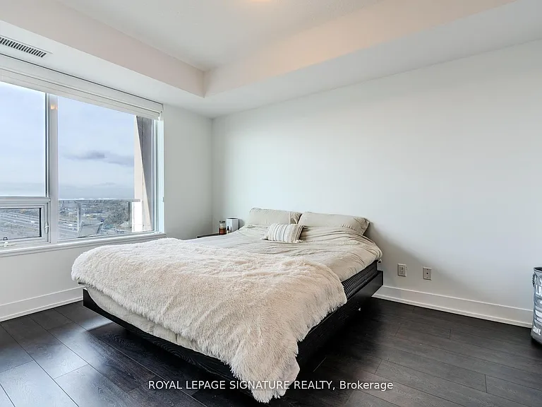 1215 Bayly St #Penthouse 206 — Photo 9