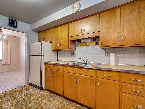 5th image of 100 Castlewood Ave