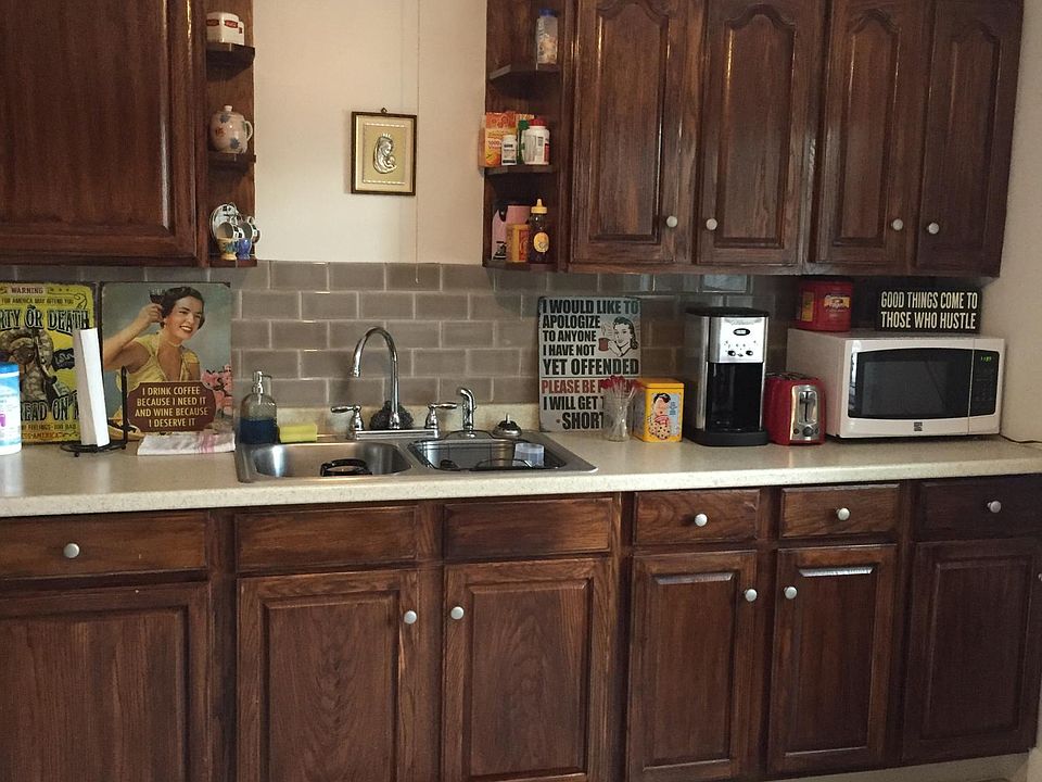 Recently updated kitchen with newer laminate counter!