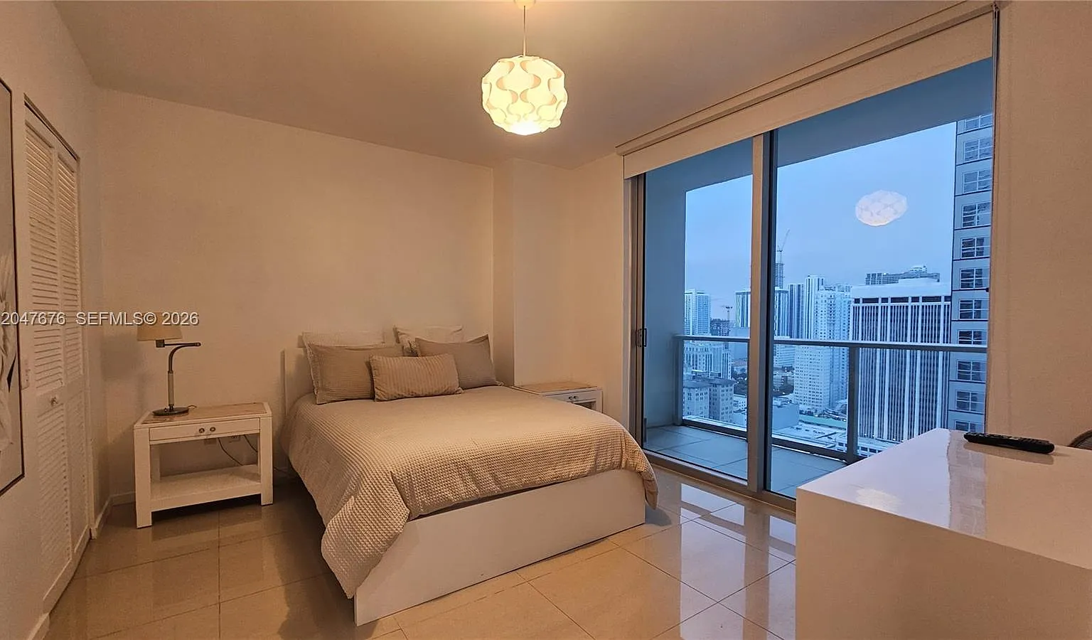 Met 1 Condo — Photo 4