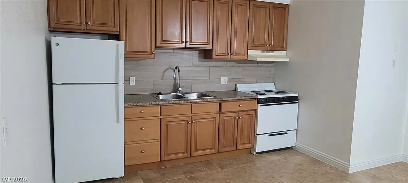 1 bed, 1.0 bath, 468 sqft, $875 — Photo 2