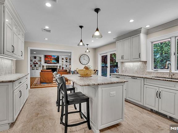 5th image of 309 Windham Ct