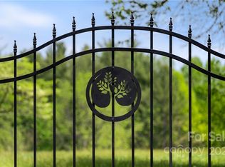 16 Sapata Trl, Hendersonville, NC 28739