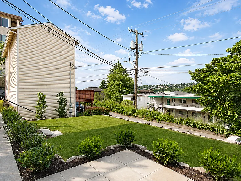 Back Nine Apartments - Located on the west slope of Queen Anne — Photo 5