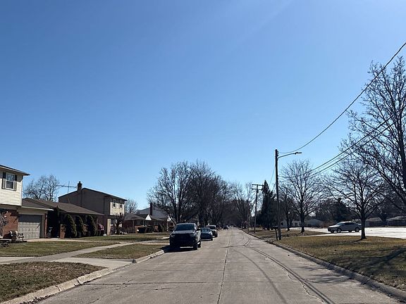 4th image of 9479 Katherine St