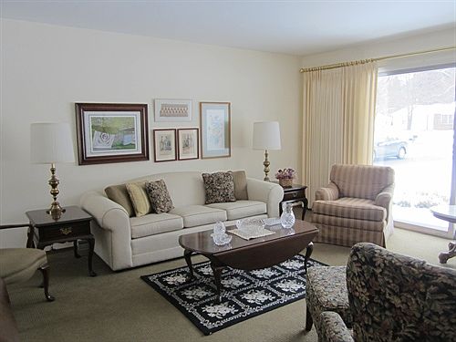 LR w/berber carpet