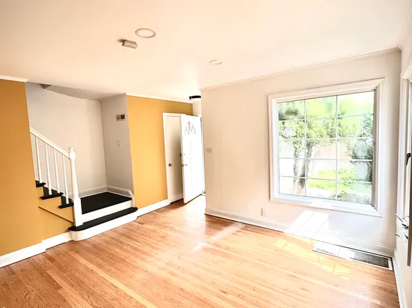 1217 N Harlem Ave, Oak Park, IL 60302