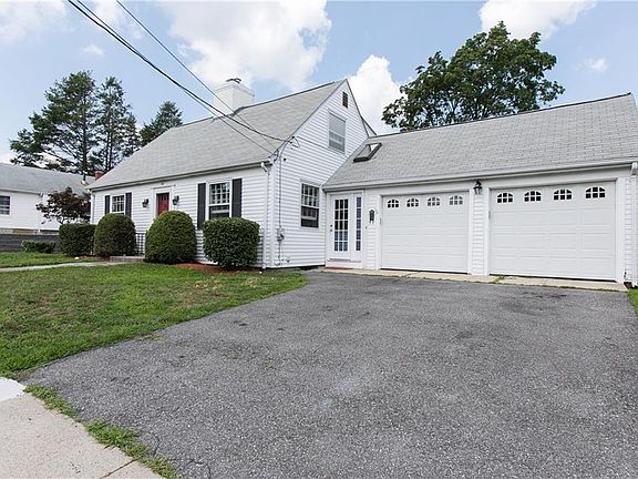 2nd image of 55 Grosvenor Ave
